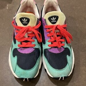 Adidas torsion sneakers